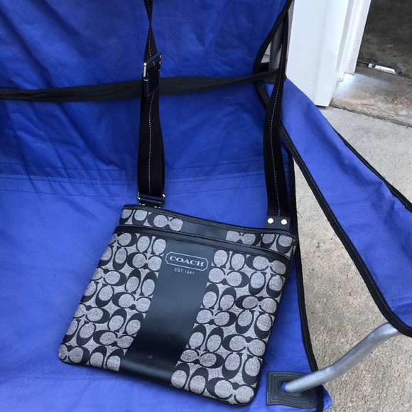 Coach crossbody messenger bag - Picture 1 of 7